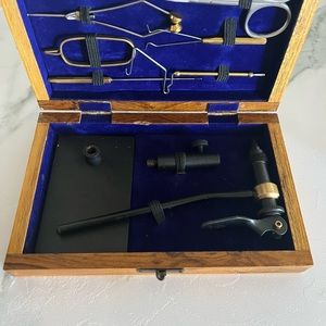 Flying tying set with hardwood case